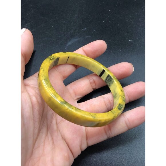 Unusual Color Bakelite Bangle Marbled Yellow Black Square Edge Bracelet - Picture 4 of 6